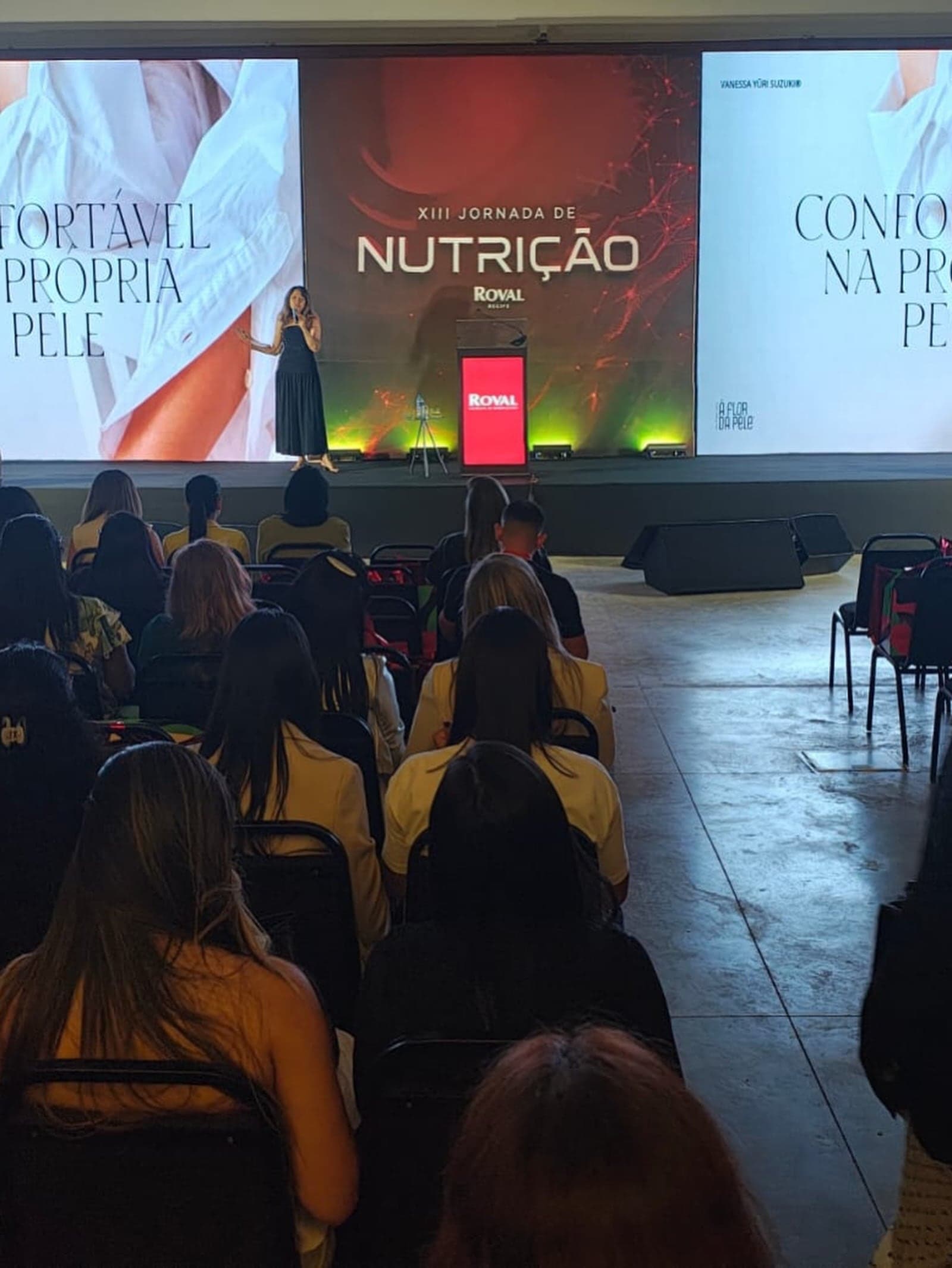 Vanessa no palco da XIII Jornada de Nutrição Roval